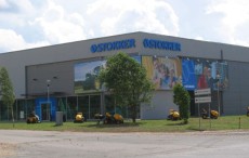 Tirdzniecības un servisa centrs Eduarda Lācera ielā 2, Valmierā